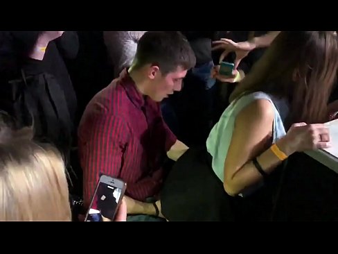 ❤️ Sexe real en una discoteca russa. Noia russa de 18 anys a l'anus i la vagina follada en una discoteca Porno anal al porno ca.sexygirlspics.ru ❌