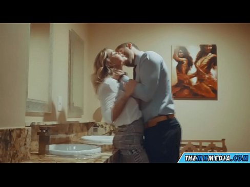 ❤️ Quan una rossa tetona et sedueix en un lavabo públic Porno anal al porno ca.sexygirlspics.ru ❌